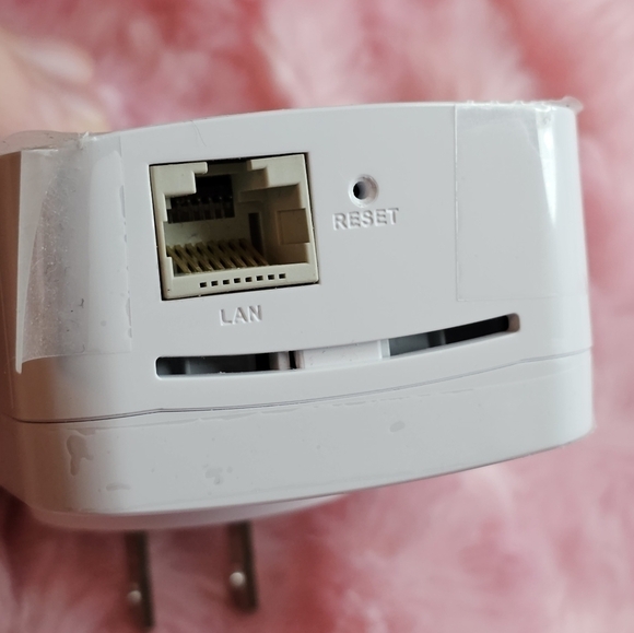 D-Link N300 Wi Fi Range Extender - Picture 6 of 6